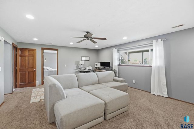 8916 W Norma Trl Trail, Sioux Falls, SD 57106