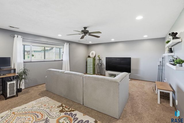 8916 W Norma Trl Trail, Sioux Falls, SD 57106