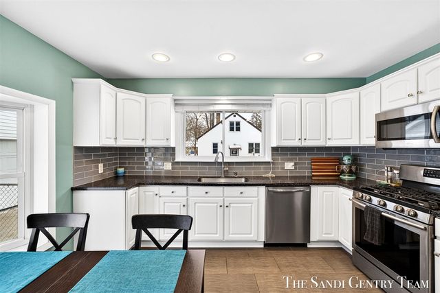 16759 152nd Avenue, Spring Lake, MI 49456