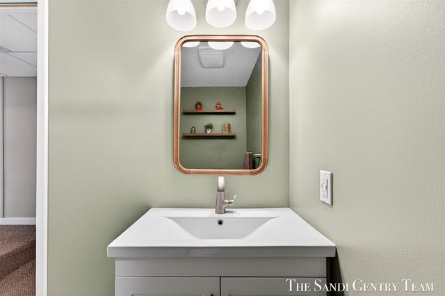 16759 152nd Avenue, Spring Lake, MI 49456