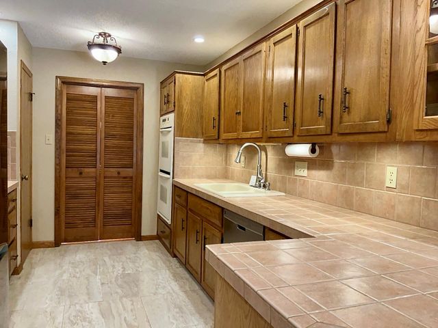 201 Oakwood DR, Georgetown, TX 78628