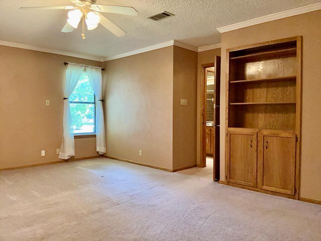 201 Oakwood DR, Georgetown, TX 78628