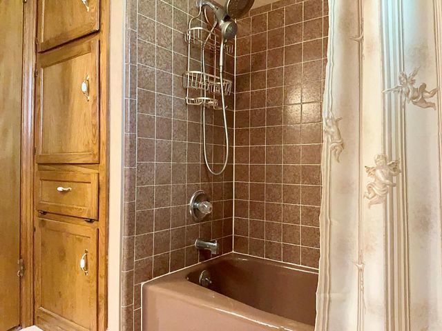 201 Oakwood DR, Georgetown, TX 78628