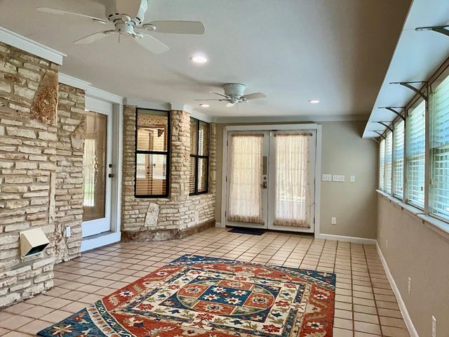 201 Oakwood DR, Georgetown, TX 78628