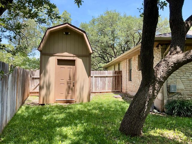 201 Oakwood DR, Georgetown, TX 78628