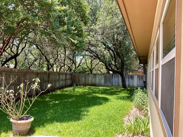 201 Oakwood DR, Georgetown, TX 78628