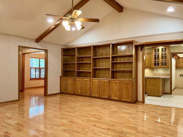 201 Oakwood DR, Georgetown, TX 78628