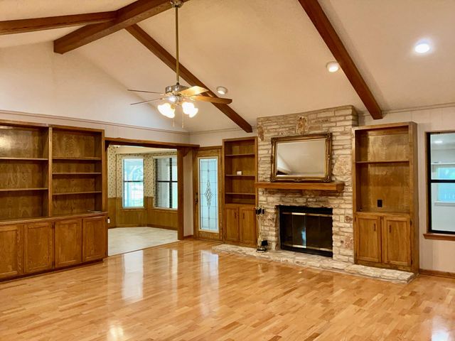 201 Oakwood DR, Georgetown, TX 78628