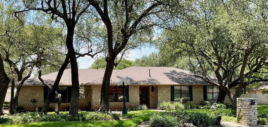 201 Oakwood DR, Georgetown, TX 78628