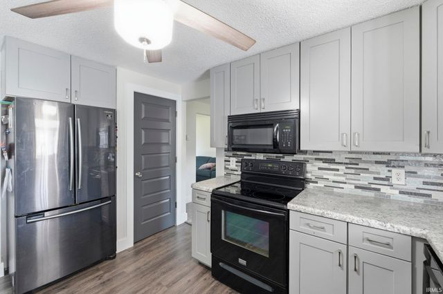1833 Apollo Drive, Huntertown, IN 46748