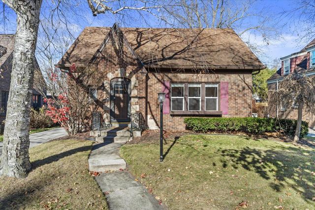 1518 Torrison DRIVE, Manitowoc, WI 54220