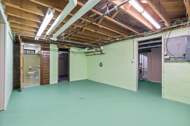 1518 Torrison DRIVE, Manitowoc, WI 54220