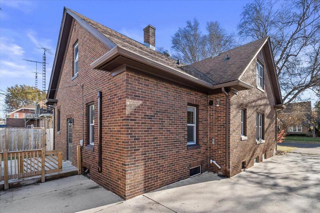 1518 Torrison DRIVE, Manitowoc, WI 54220