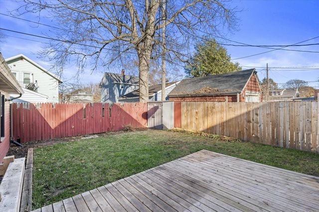 1518 Torrison DRIVE, Manitowoc, WI 54220