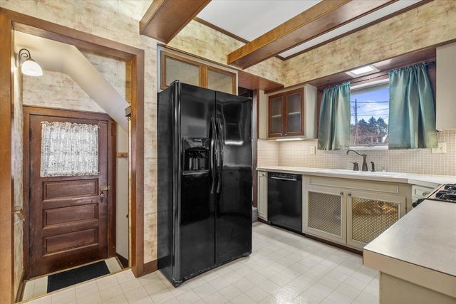 1518 Torrison DRIVE, Manitowoc, WI 54220