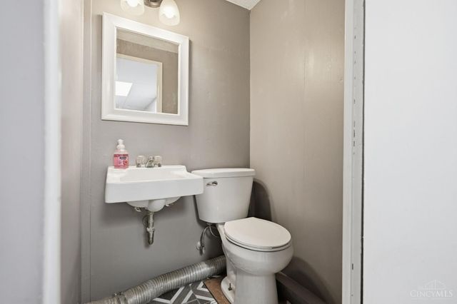 1221 James Road, Hamilton, OH 45013