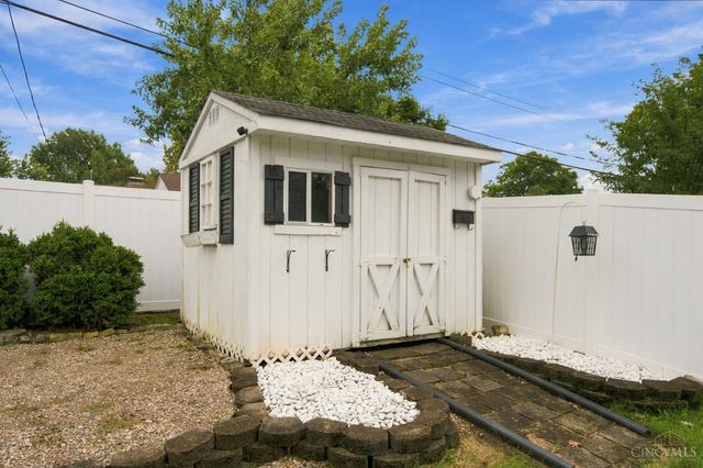 1221 James Road, Hamilton, OH 45013
