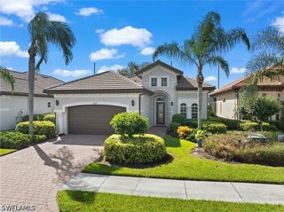 7828 Valencia CT, Naples, FL 34113