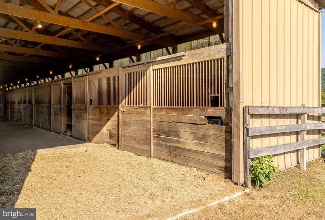 255 SHEAFFER RD, Carlisle, PA 17013