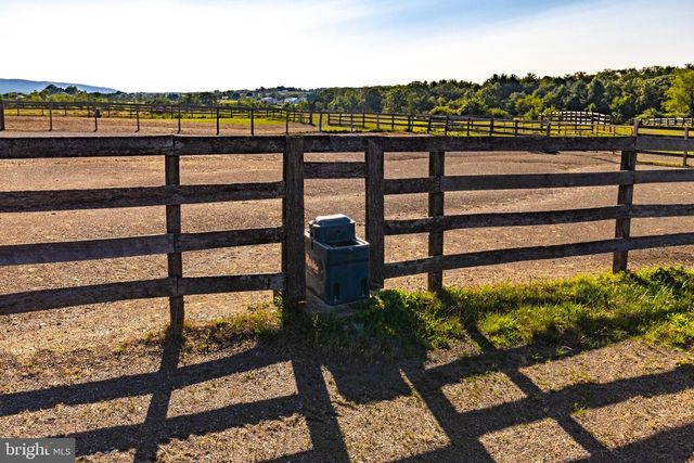 255 SHEAFFER RD, Carlisle, PA 17013