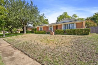2359 Saint Francis Avenue, Dallas, TX 75228