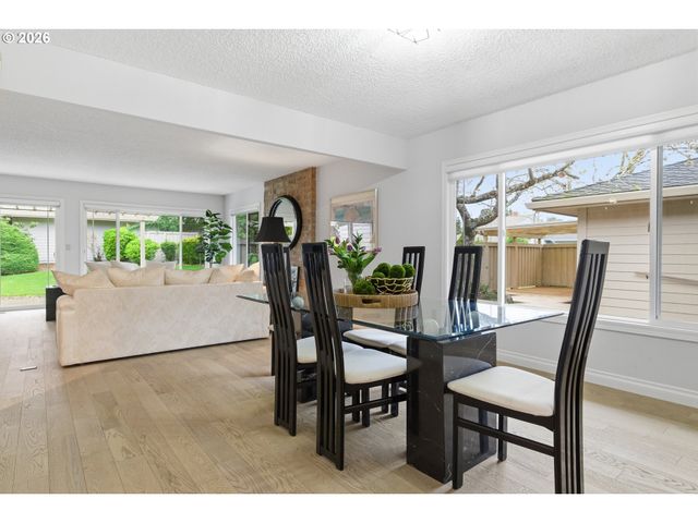 32400 Sw ARBOR LAKE Dr, Wilsonville, OR 97070