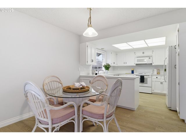 32400 Sw ARBOR LAKE Dr, Wilsonville, OR 97070