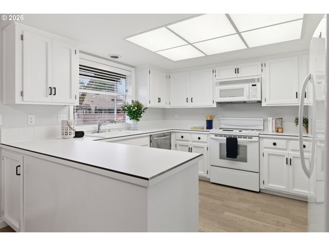 32400 Sw ARBOR LAKE Dr, Wilsonville, OR 97070