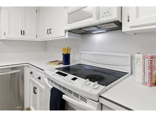 32400 Sw ARBOR LAKE Dr, Wilsonville, OR 97070