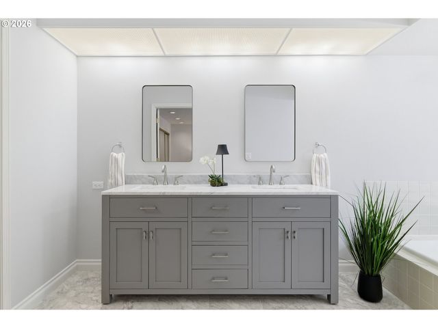 32400 Sw ARBOR LAKE Dr, Wilsonville, OR 97070