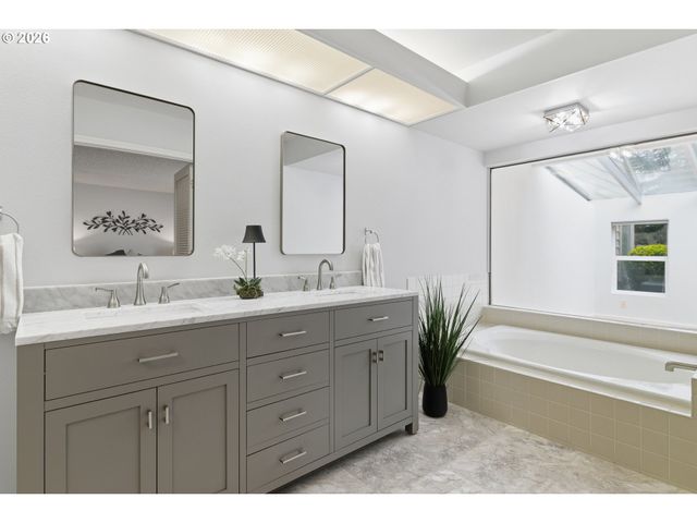 32400 Sw ARBOR LAKE Dr, Wilsonville, OR 97070