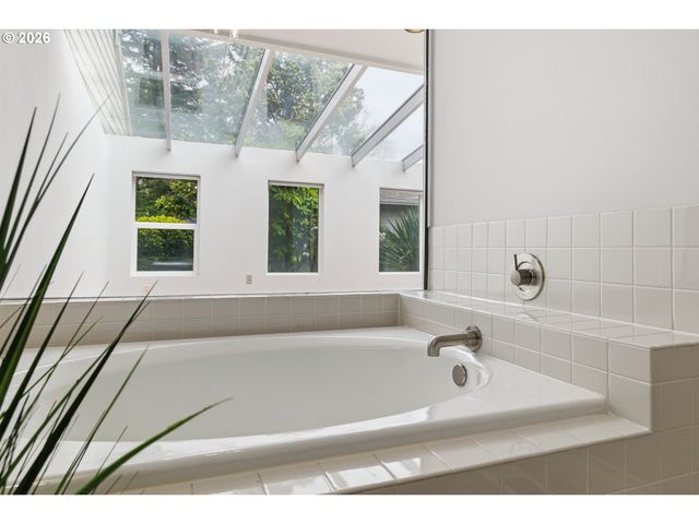 32400 Sw ARBOR LAKE Dr, Wilsonville, OR 97070