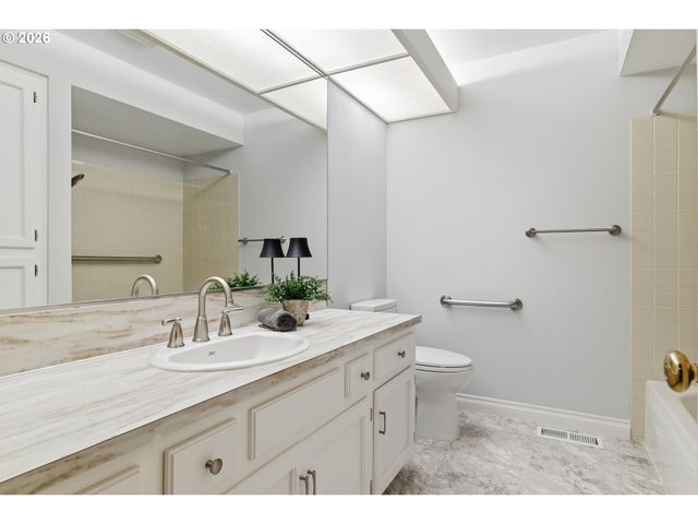 32400 Sw ARBOR LAKE Dr, Wilsonville, OR 97070