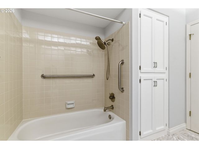 32400 Sw ARBOR LAKE Dr, Wilsonville, OR 97070