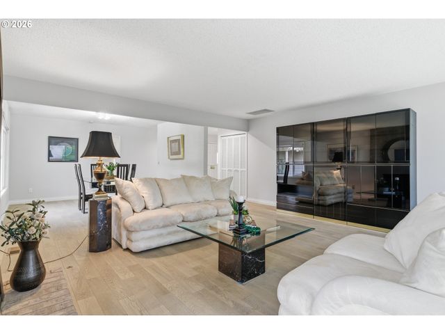 32400 Sw ARBOR LAKE Dr, Wilsonville, OR 97070