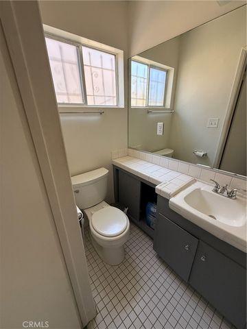 951 N Gardner 6, West Hollywood, CA 90046