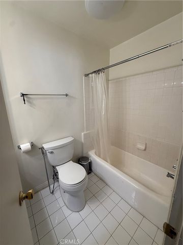 951 N Gardner 6, West Hollywood, CA 90046