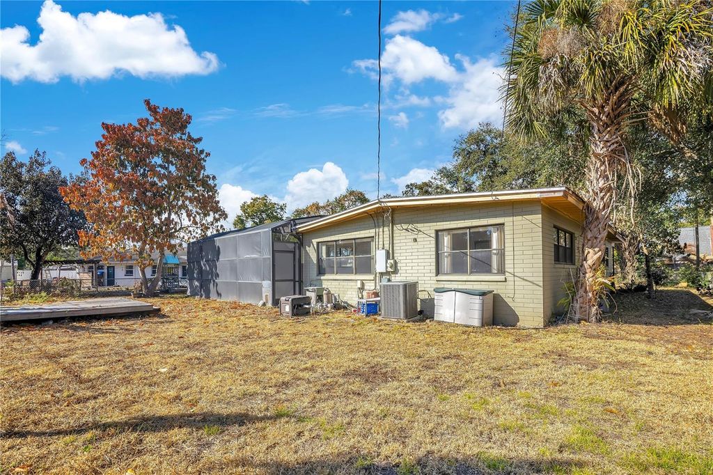 Image 27 of property listing at 2420 PERSHING AVENUE, Orlando, FL 32806