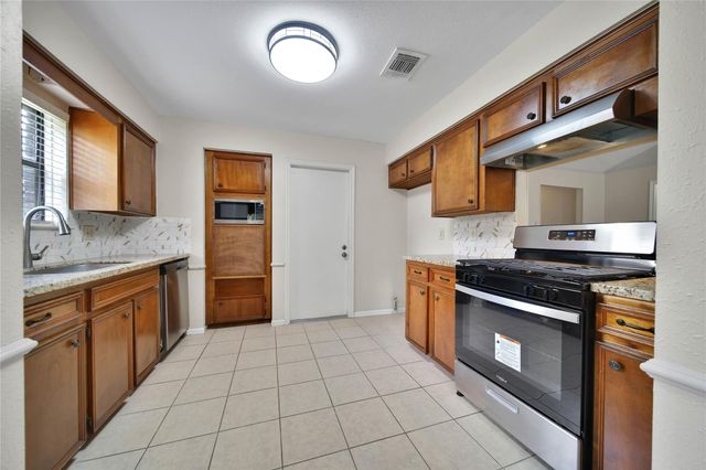2770 Tinechester Drive, Kingwood, TX 77339