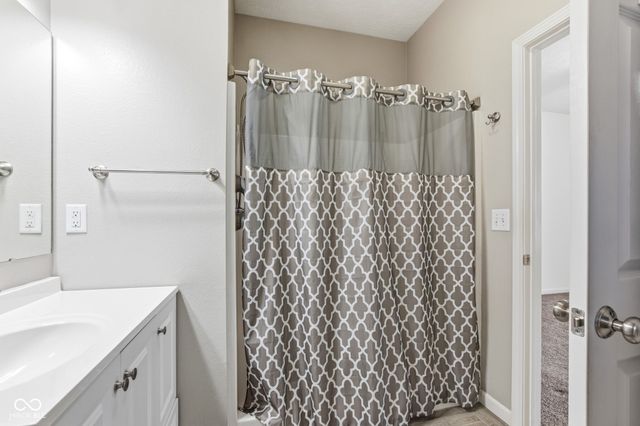 1123 Maple Run Drive, Sheridan, IN 46069