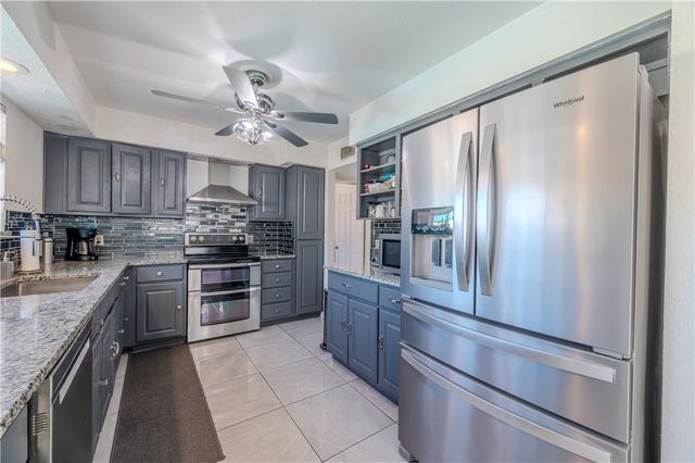 2301 Vialoux Dr, Corpus Christi, TX 78418