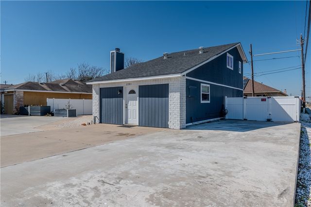 2301 Vialoux Dr, Corpus Christi, TX 78418