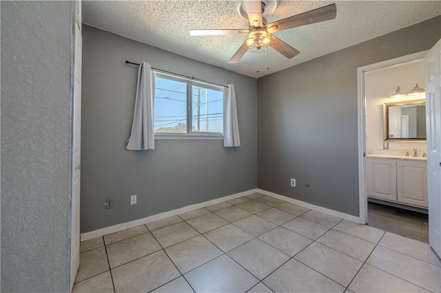 2301 Vialoux Dr, Corpus Christi, TX 78418