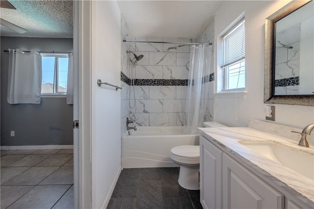 2301 Vialoux Dr, Corpus Christi, TX 78418