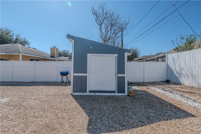 2301 Vialoux Dr, Corpus Christi, TX 78418