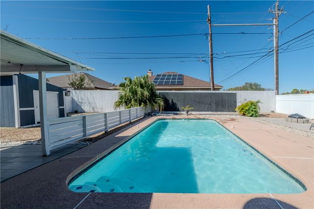 2301 Vialoux Dr, Corpus Christi, TX 78418