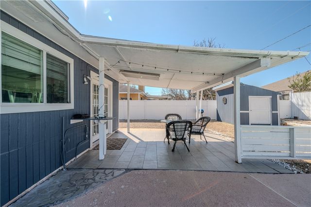 2301 Vialoux Dr, Corpus Christi, TX 78418