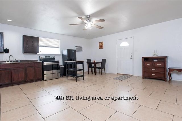 2301 Vialoux Dr, Corpus Christi, TX 78418