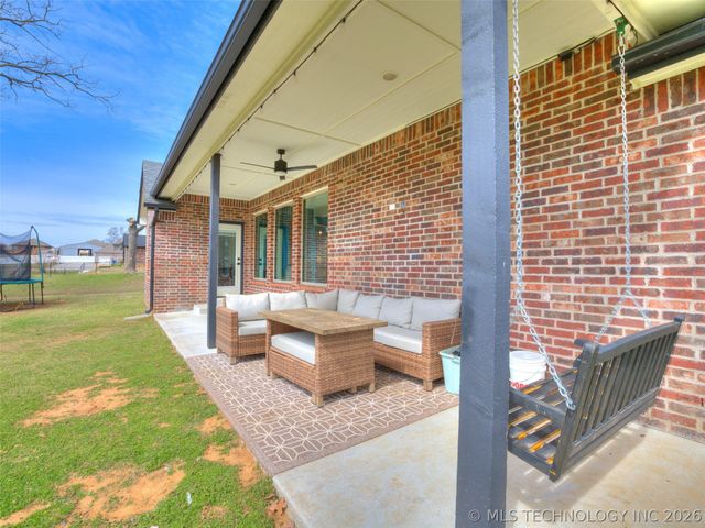 27222 E 141st Street S, Coweta, OK 74429
