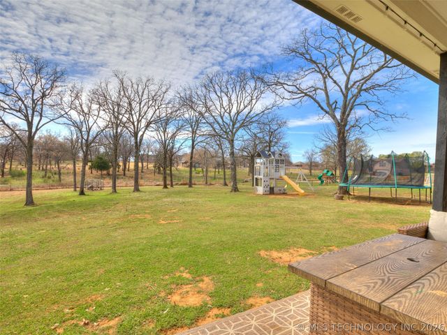 27222 E 141st Street S, Coweta, OK 74429